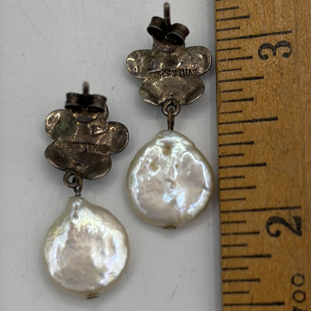 THAI Silver Sterling Silver Hallmarked Earrings with Iridescent Coin Pearl - Picture 6 of 7